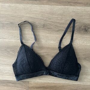 H&M Women’s Lace Triangle Bralette - Black, Size XS/S- EUC